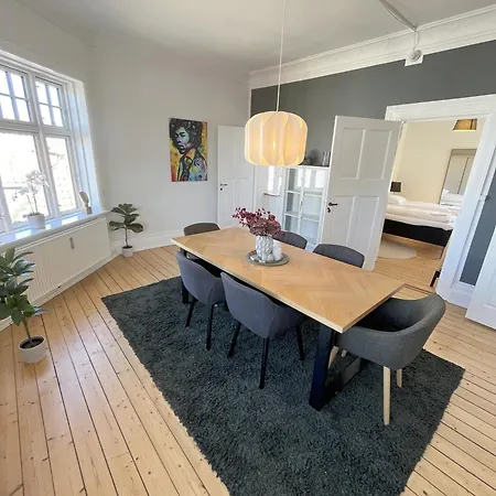 Daire Lux Grand 2-bedroom On Pedestrian Street Aalborg
