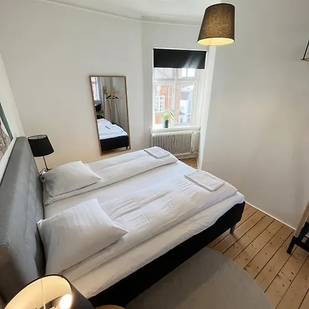 Lux Grand 2-bedroom On Pedestrian Street *