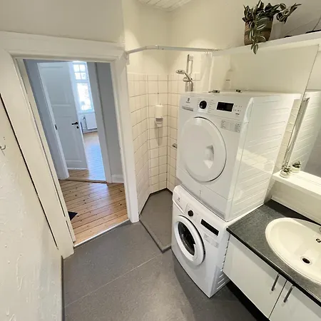 Lux Grand 2-bedroom On Pedestrian Street * オールボー