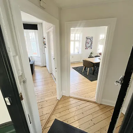 Lux Grand 2-bedroom On Pedestrian Street Daire